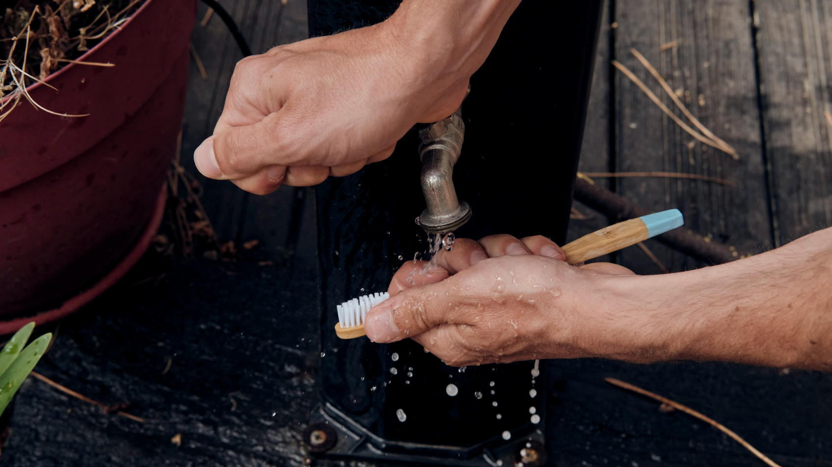 HOW DO SMYLE TOOTHPASTE TABS WORK?